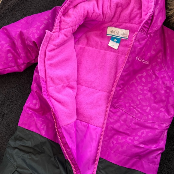 Columbia Kids Snowsuit in Vibrant Pink and Black - Picture 4 of 8